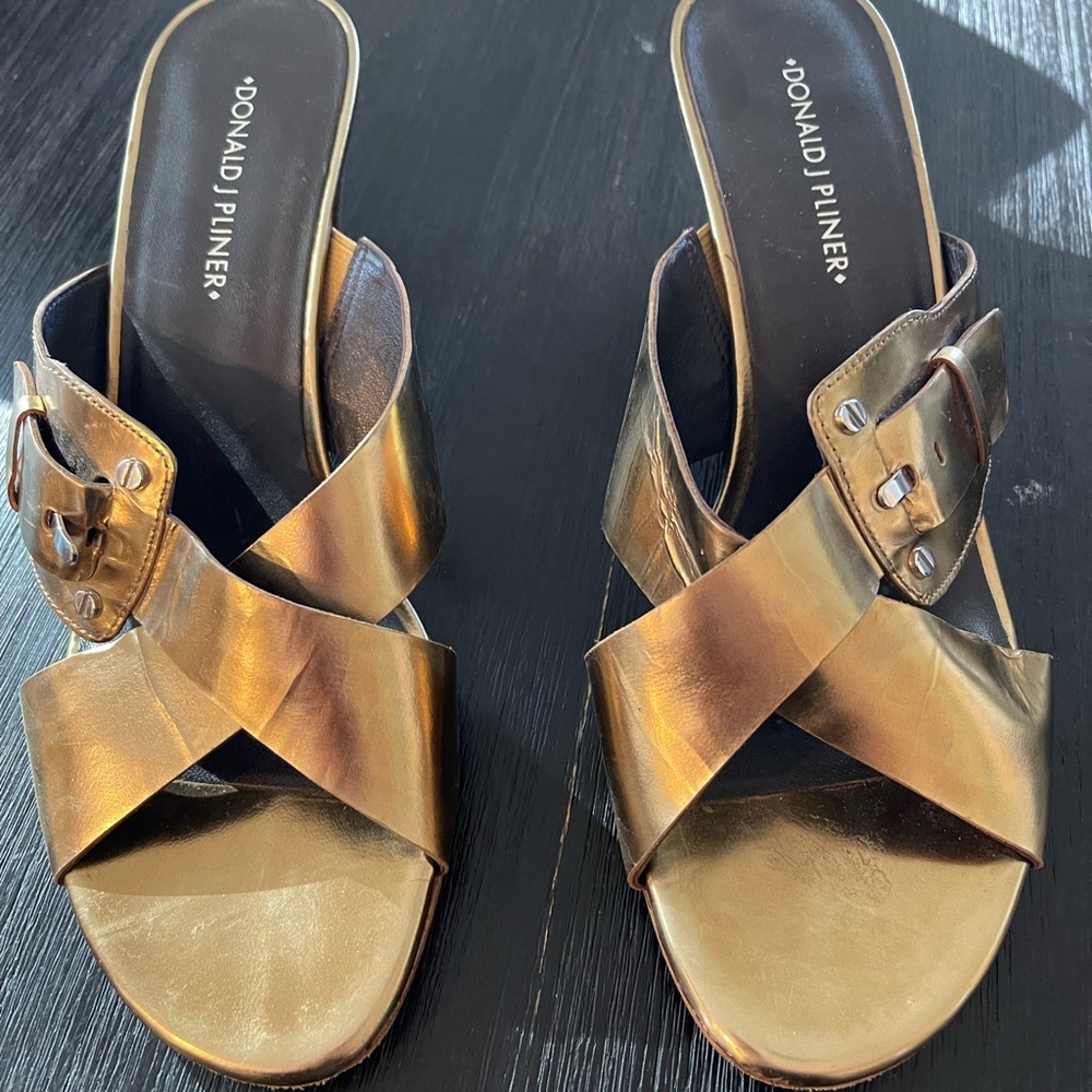 Donald Pliner GOLD sandals heels - size 9.5 medium